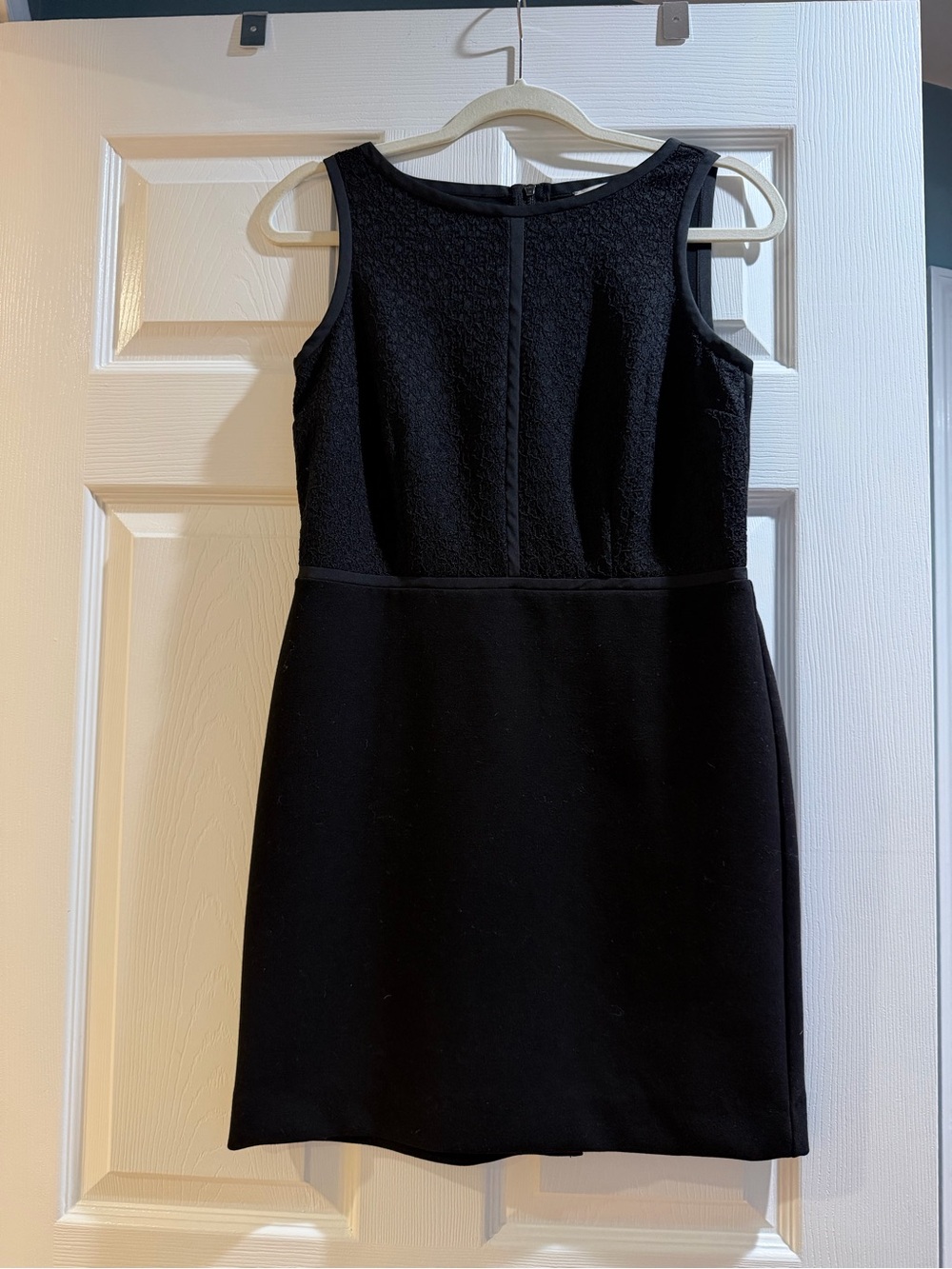 LOFT Black Sleeveless Textured Bodice Sheath Dress